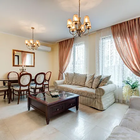 Esteban Vip Club شقة فندقية 4*