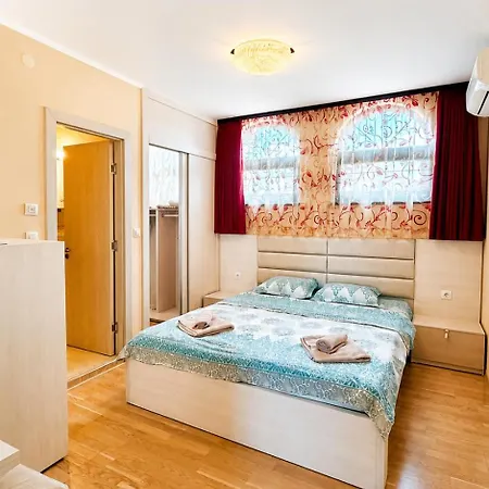Esteban Vip Club Apartahotel 4*