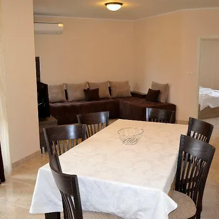 Esteban Vip Club نيسيبار