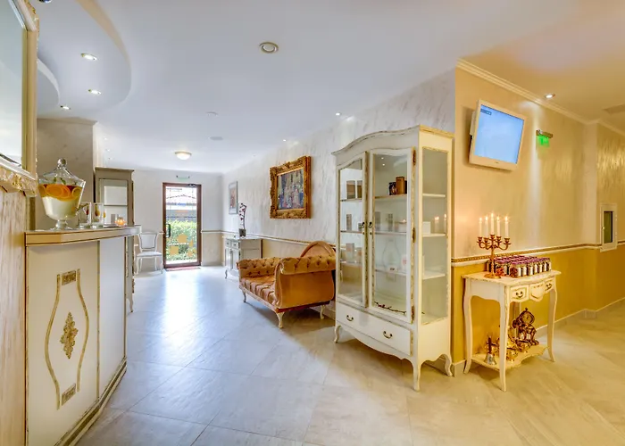 Esteban Vip Club Aparthotel 4*